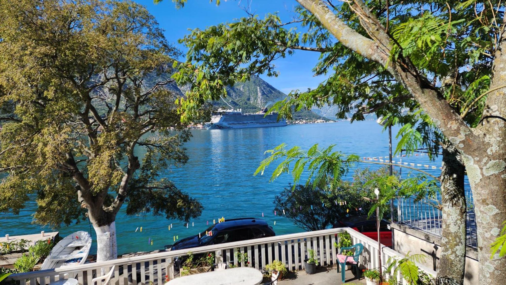 Montenegro Apartments - Private Beach كوتور المظهر الخارجي الصورة
